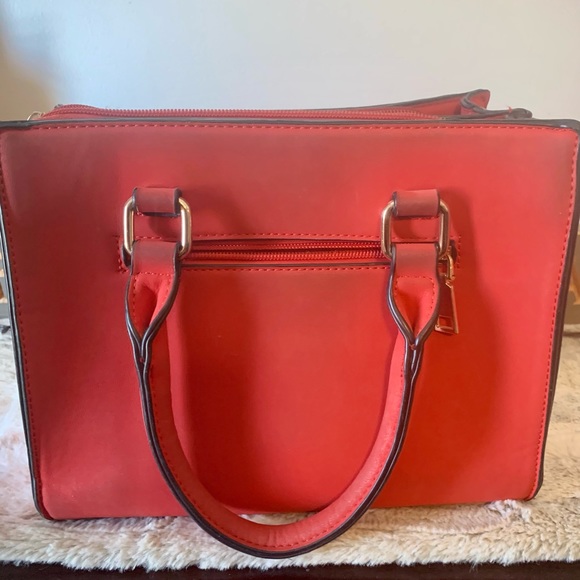 Red and black studded purse shoulder optional bag - Picture 3 of 6